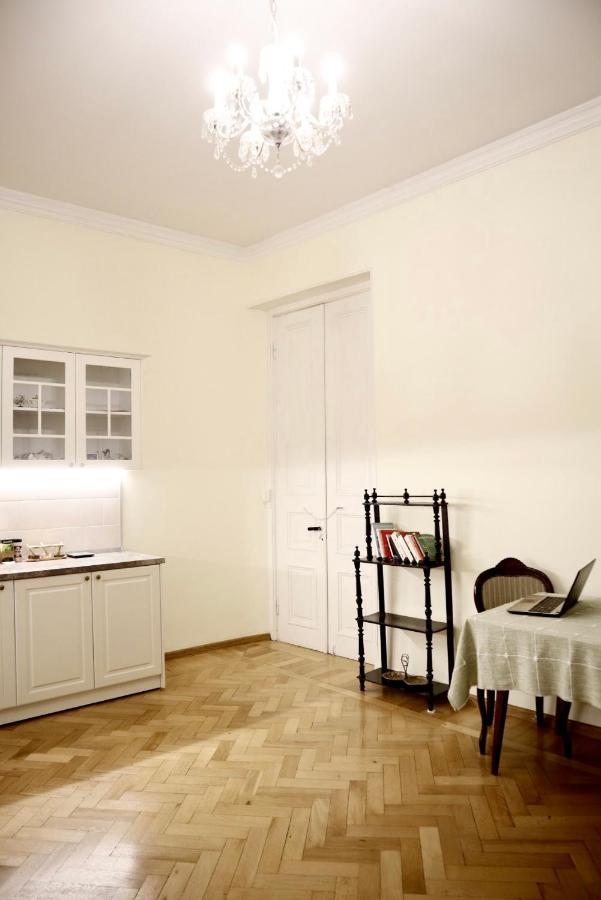 Mariko'S Apartment Tbilisi Buitenkant foto